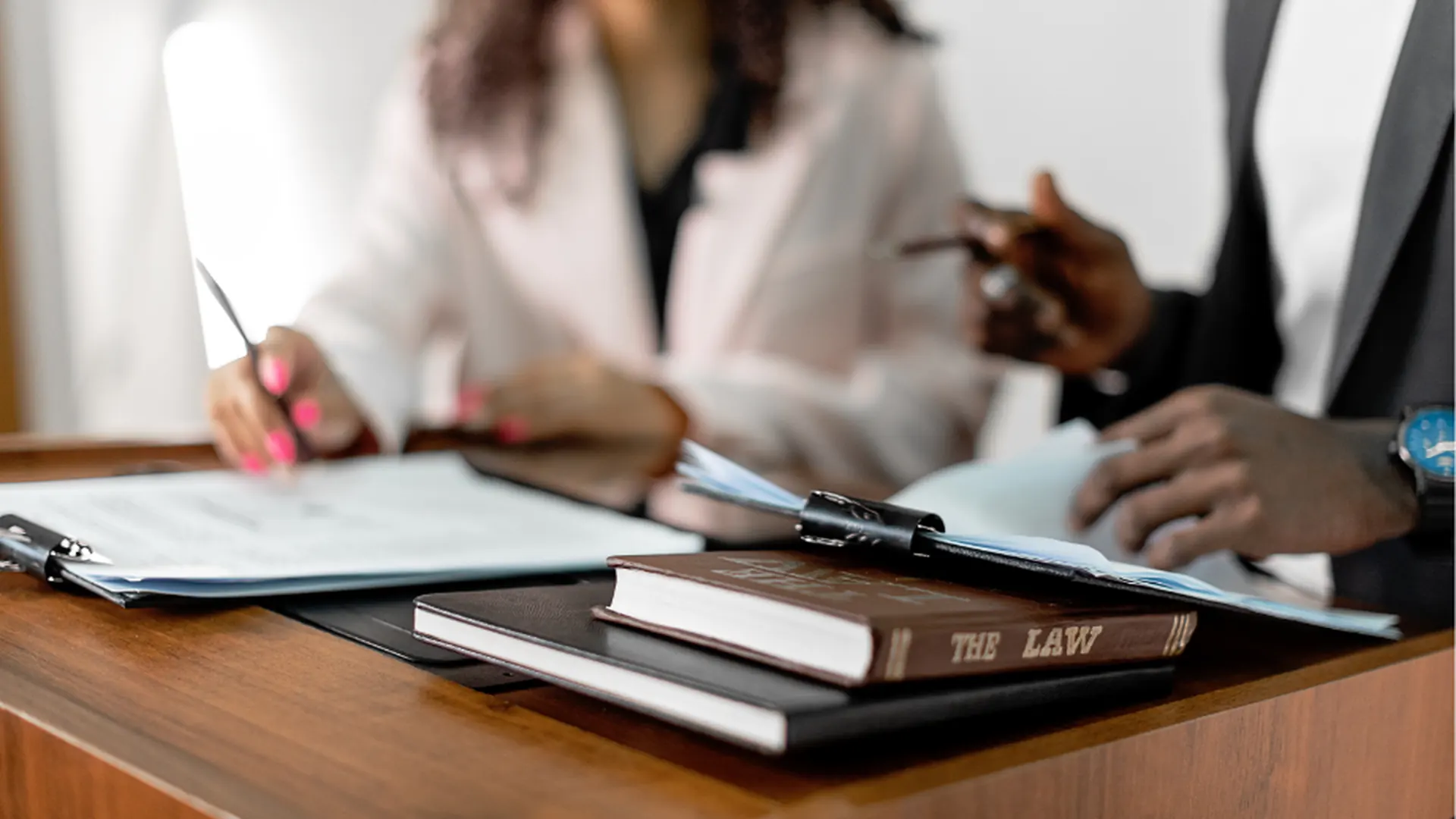 Professionnels analysant le cadre juridique du règlement ehds en complément du RGPD